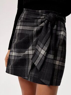 Aritzia Wilfred New Wrap-Front Skirt
